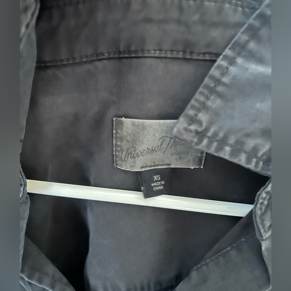 Button up - Picture 2 of 6